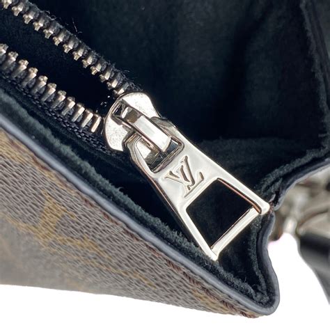 louis vuitton kabuki pochette|LOUIS VUITTON Monogram Kabuki Pochette Black.